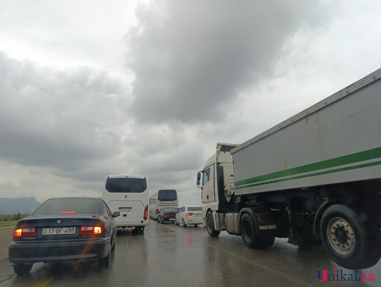 Bakı-Quba yolunda yük maşını qəzaya düşdü - VİDEO (YENİLƏNİB)